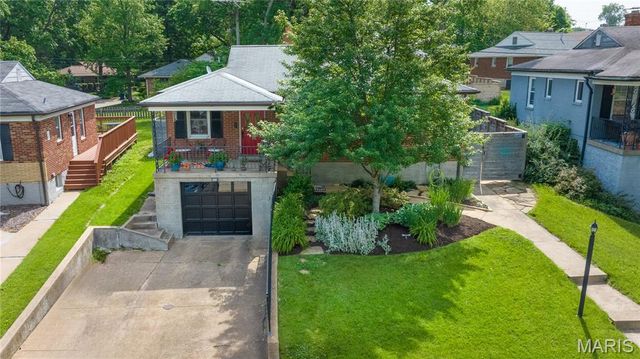 1524 N Berry Road, Rock Hill, MO 63119