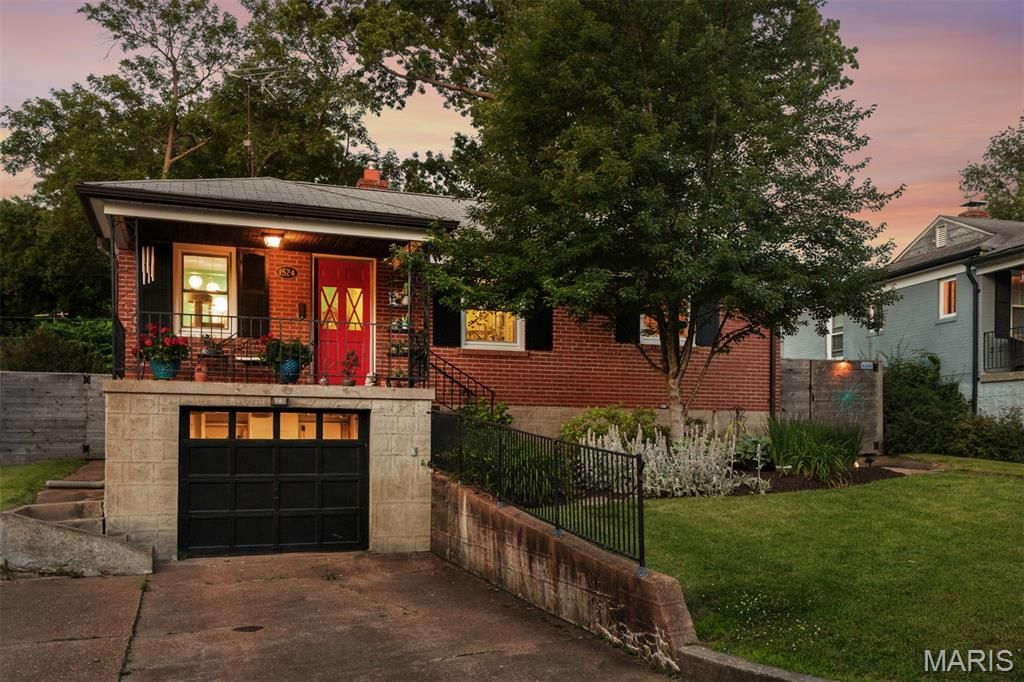 1524 N Berry Road, Rock Hill, MO 63119