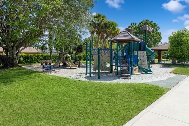 116 Palm Circle, Atlantis, FL 33462