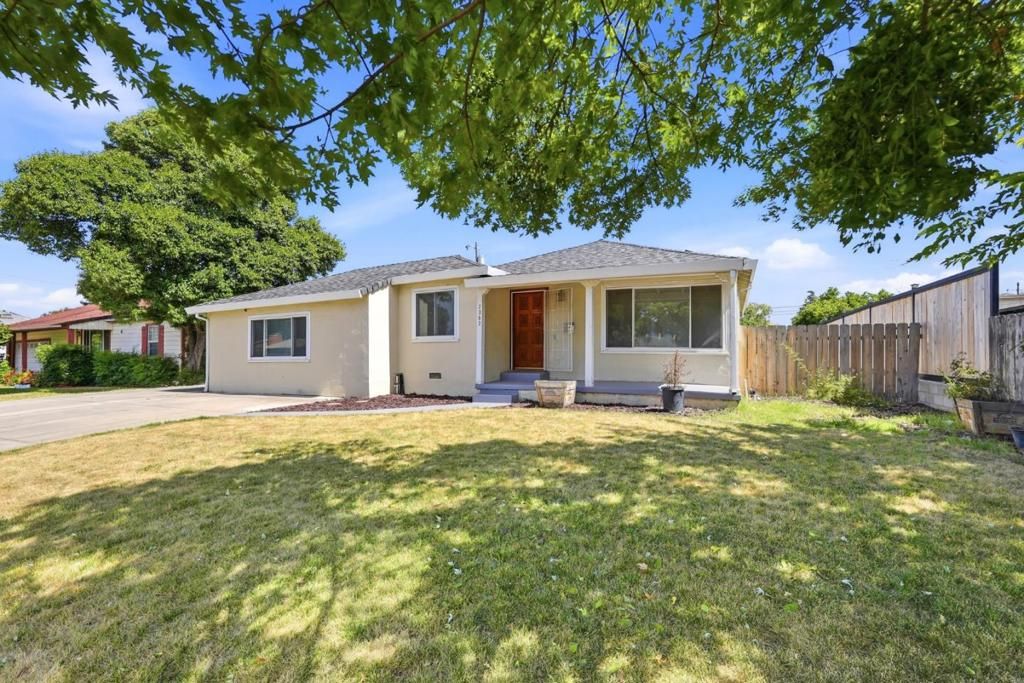 Image 4 of property listing at 2362 Princeton Avenue, Stockton, CA 95204