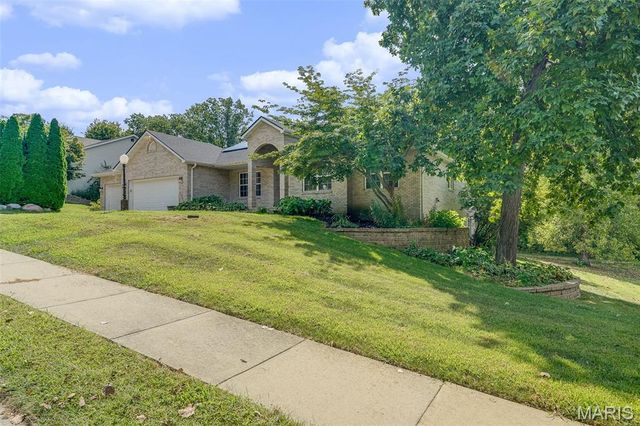 212 Michael Drive, Troy, IL 62294