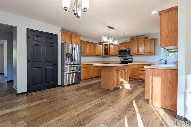 212 Michael Drive, Troy, IL 62294