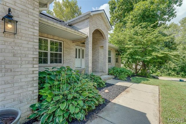 212 Michael Drive, Troy, IL 62294