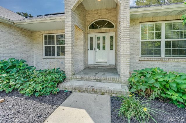 212 Michael Drive, Troy, IL 62294
