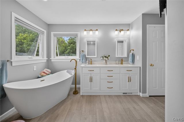 1014 Wheatfield, Camillus, NY 13031