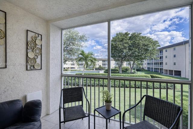 400 W Village Green Circle W 216, Palm Springs, FL 33461