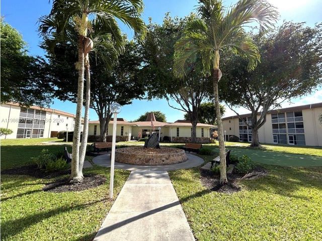 400 W Village Green Circle W 216, Palm Springs, FL 33461