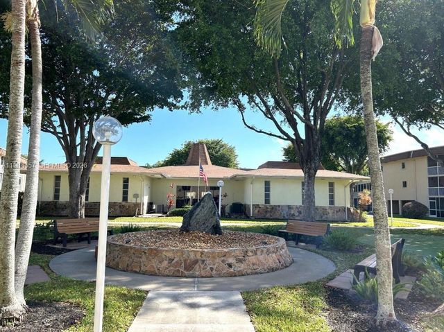 400 W Village Green Circle W 216, Palm Springs, FL 33461