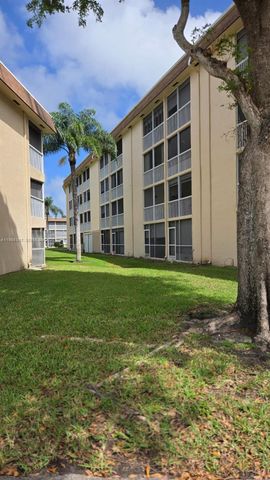 400 W Village Green Circle W 216, Palm Springs, FL 33461