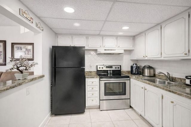 400 W Village Green Circle W 216, Palm Springs, FL 33461