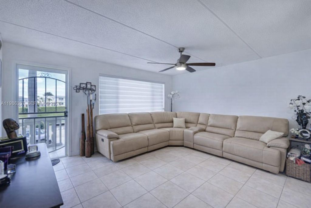 400 W Village Green Circle W 216, Palm Springs, FL 33461