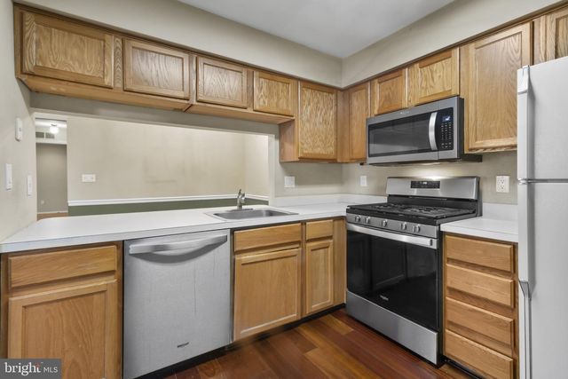 203-A SAXONY DR, Mount Laurel, NJ 08054