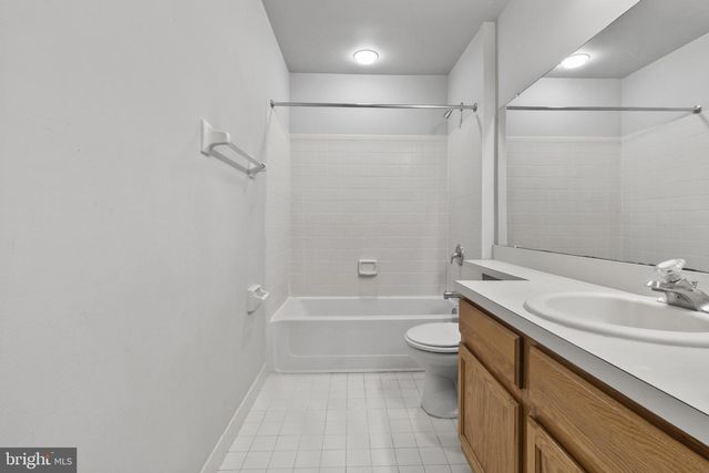 203-A SAXONY DR, Mount Laurel, NJ 08054