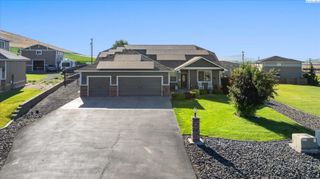 8912 S Grandview Ln, Kennewick, WA 99338