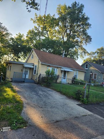 32 Arlington Lane, Fox Lake, IL 60020