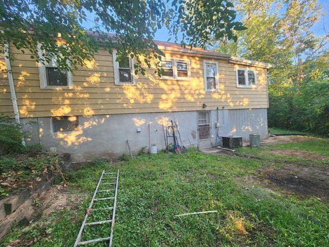 32 Arlington Lane, Fox Lake, IL 60020