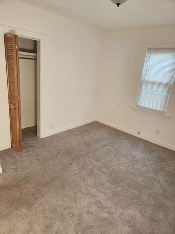 32 Arlington Lane, Fox Lake, IL 60020
