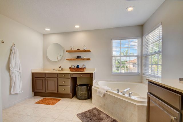 4006 BAHIA ISLE Circle, Wellington, FL 33449