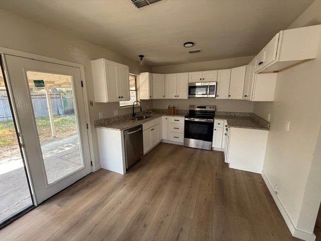 2210 Meadowglen Dr, Corpus Christi, TX 78414