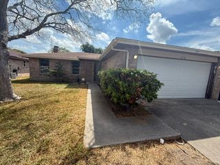 2210 Meadowglen Dr, Corpus Christi, TX 78414