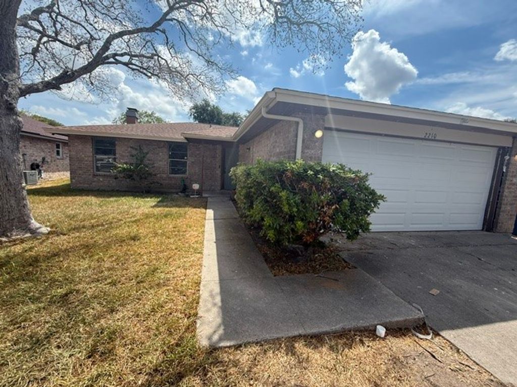 2210 Meadowglen Dr, Corpus Christi, TX 78414