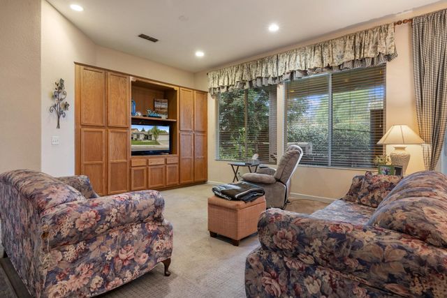 2859 Tulare Ct, Livingston, CA 95334