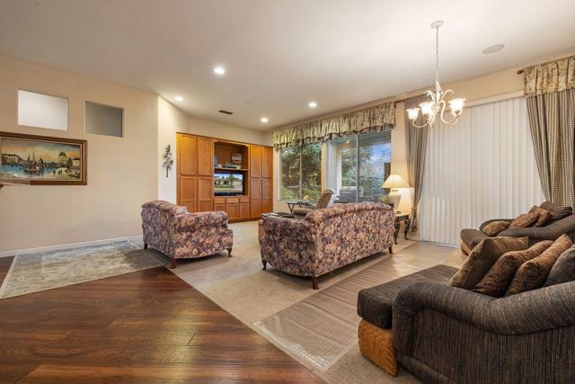 2859 Tulare Ct, Livingston, CA 95334