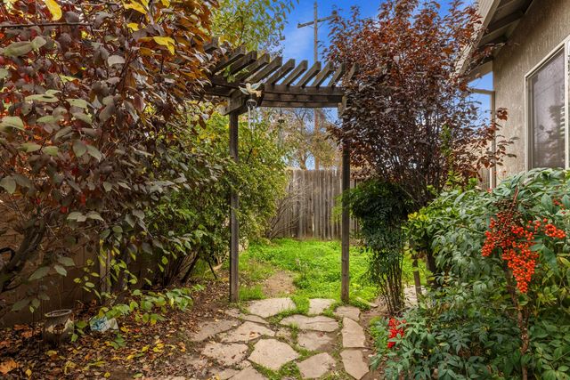 2859 Tulare Ct, Livingston, CA 95334