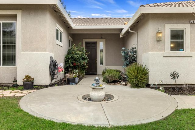 2859 Tulare Ct, Livingston, CA 95334