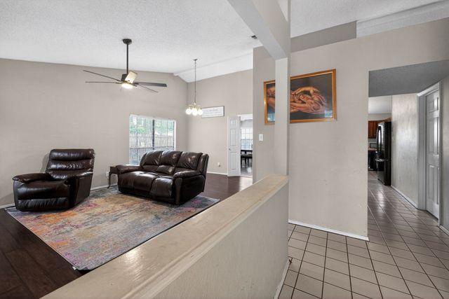 5209 Nocona Lane, Arlington, TX 76018