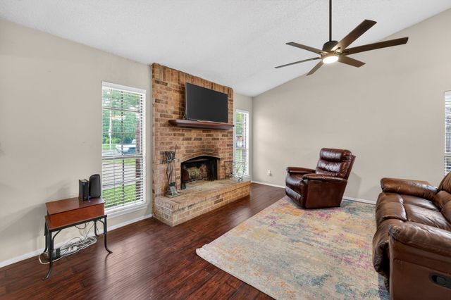 5209 Nocona Lane, Arlington, TX 76018