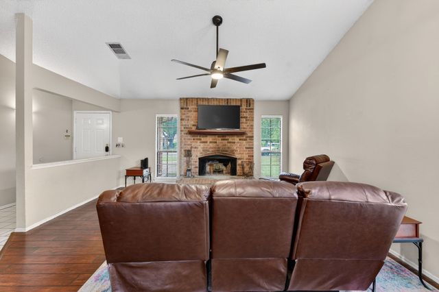 5209 Nocona Lane, Arlington, TX 76018