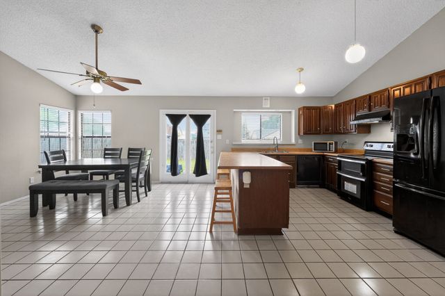 5209 Nocona Lane, Arlington, TX 76018