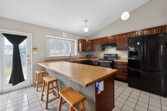 5209 Nocona Lane, Arlington, TX 76018