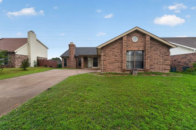 5209 Nocona Lane, Arlington, TX 76018