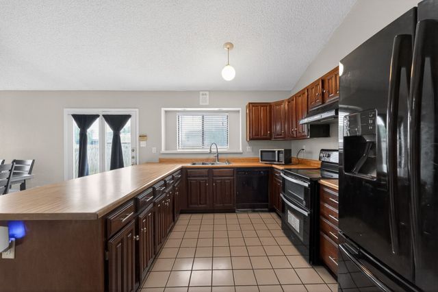 5209 Nocona Lane, Arlington, TX 76018