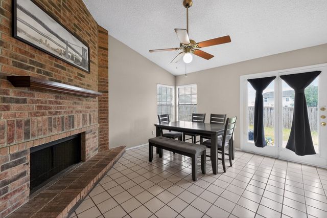 5209 Nocona Lane, Arlington, TX 76018