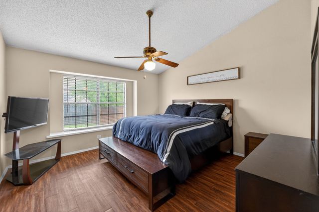 5209 Nocona Lane, Arlington, TX 76018