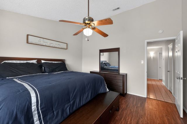 5209 Nocona Lane, Arlington, TX 76018
