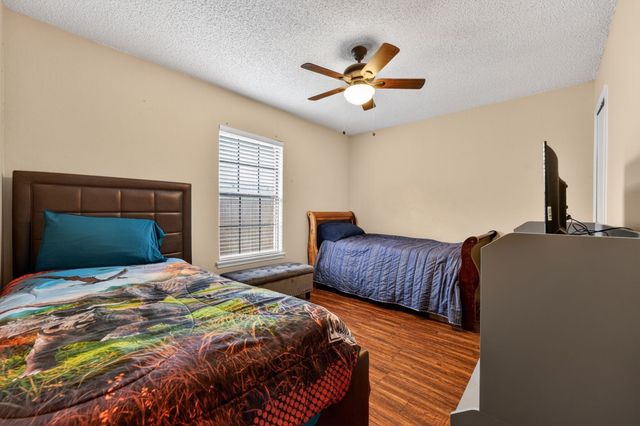 5209 Nocona Lane, Arlington, TX 76018