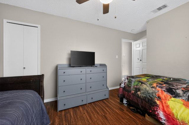 5209 Nocona Lane, Arlington, TX 76018