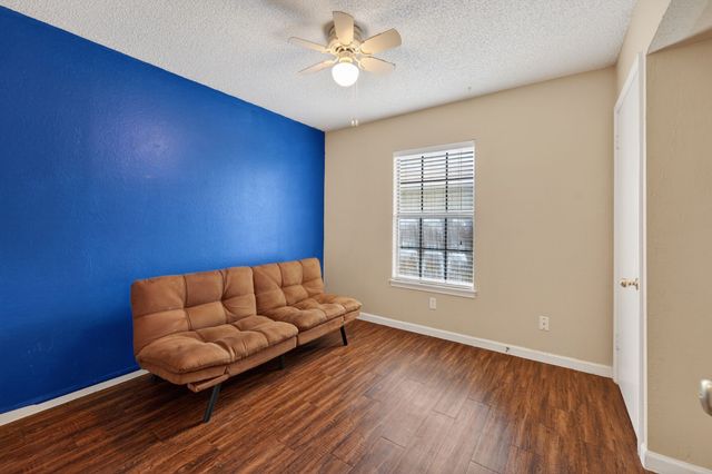 5209 Nocona Lane, Arlington, TX 76018