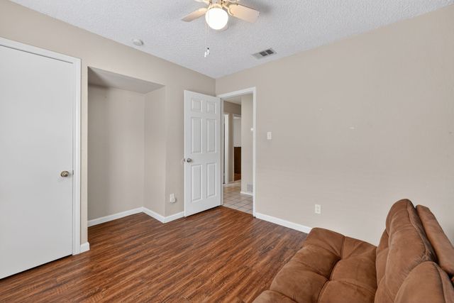 5209 Nocona Lane, Arlington, TX 76018