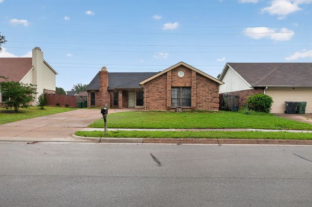 5209 Nocona Lane, Arlington, TX 76018