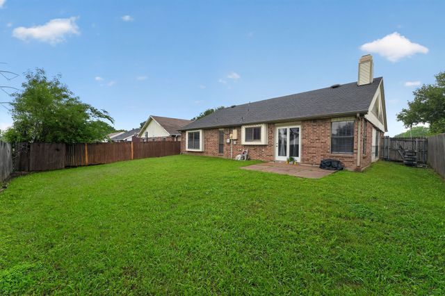 5209 Nocona Lane, Arlington, TX 76018