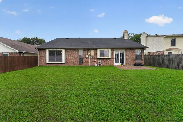 5209 Nocona Lane, Arlington, TX 76018
