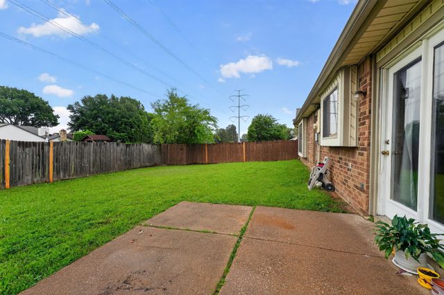 5209 Nocona Lane, Arlington, TX 76018