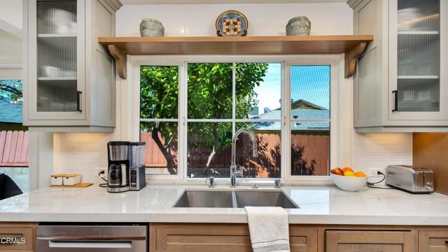 8224 Kyle Street, Sunland (los Angeles), CA 91040