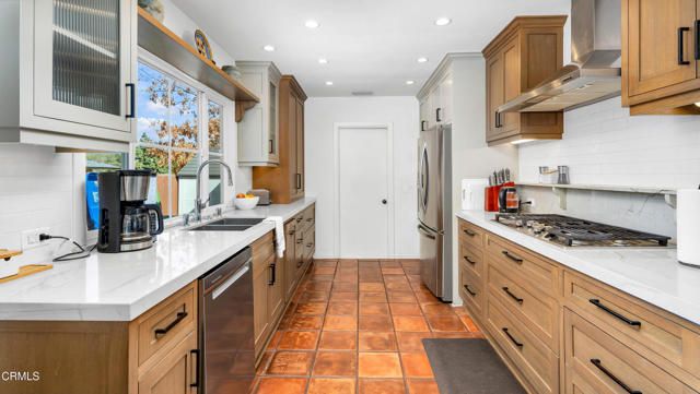 8224 Kyle Street, Sunland (los Angeles), CA 91040