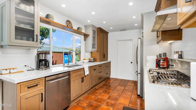 8224 Kyle Street, Sunland (los Angeles), CA 91040